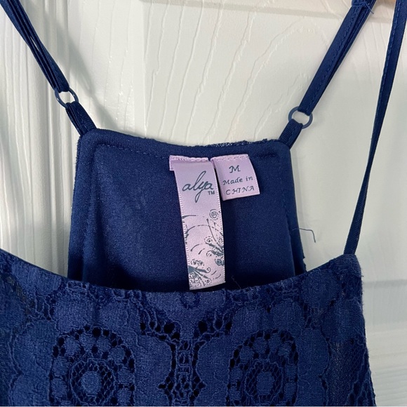 Alya Lace Blue Dress - Picture 4 of 8